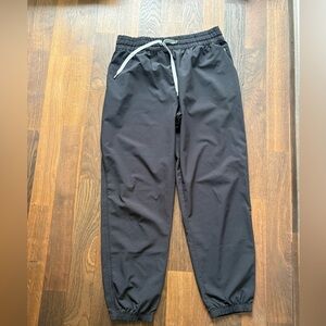 Vuori black joggers- SZE M - great condition- super light